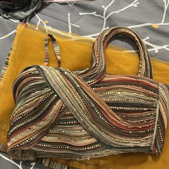 Lengha with 1 shoulder blouse and net dupatta - Picture 3 of 7